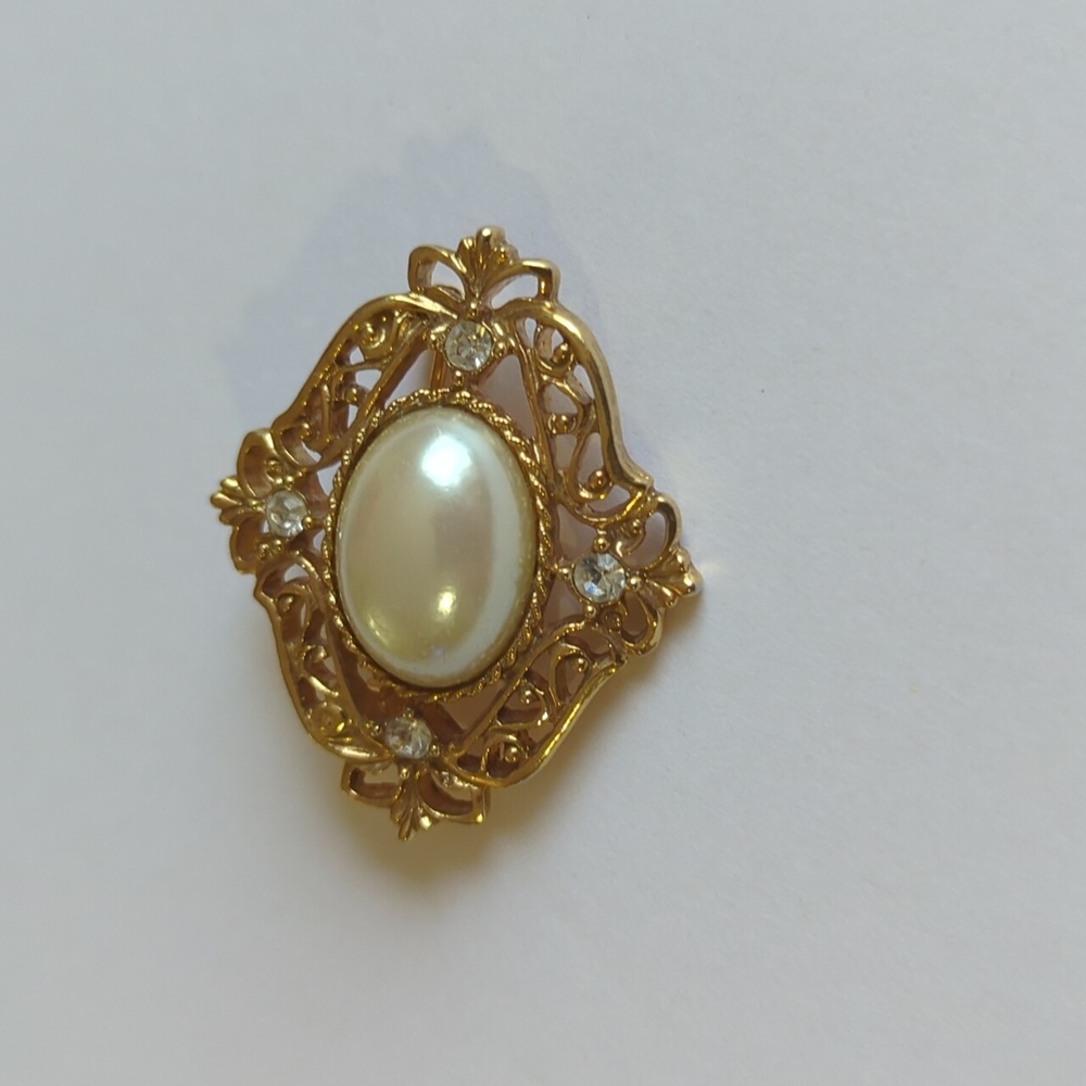 Vintage Jewelry Brooch 1928 Jewelry Company Pearl Rhinestone Gold Tone Pin